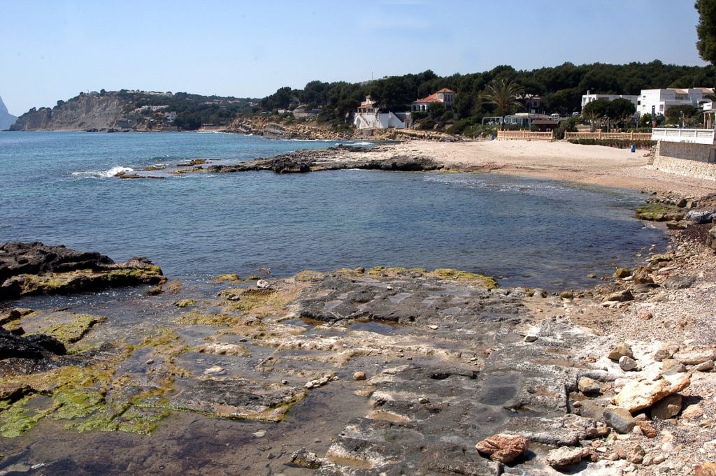 Les Platgetes, playa semi urbana de Moraira